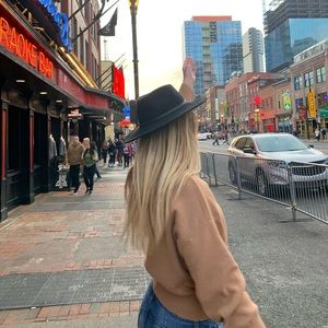 Meet your Posher, Jessica